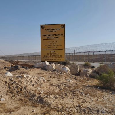 General Border Photos - pexels-danielrosehill-13398875.webp